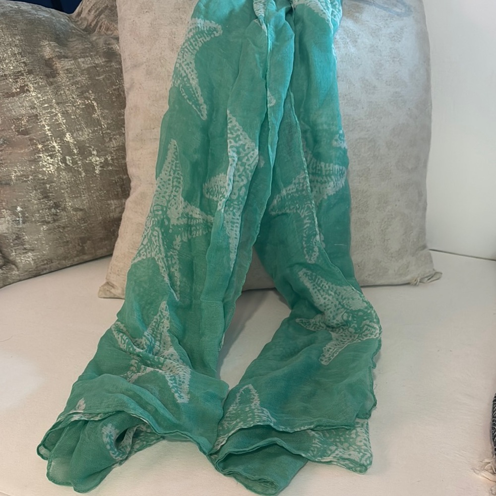 Teal, starfish scarf.
